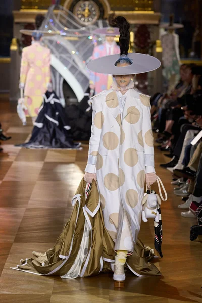 Look 49
